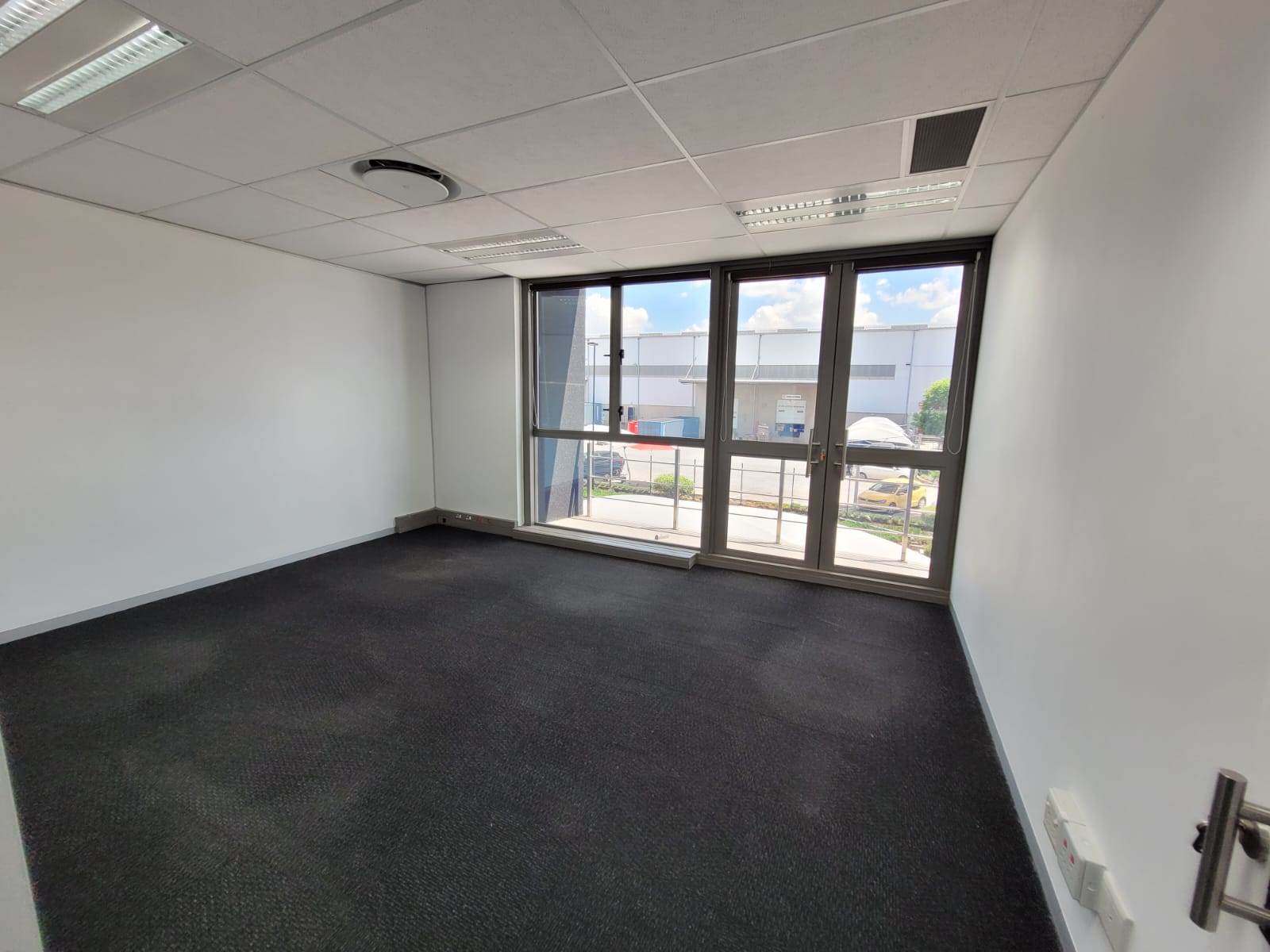 1000  m² Commercial space in Glen Marais photo number 12