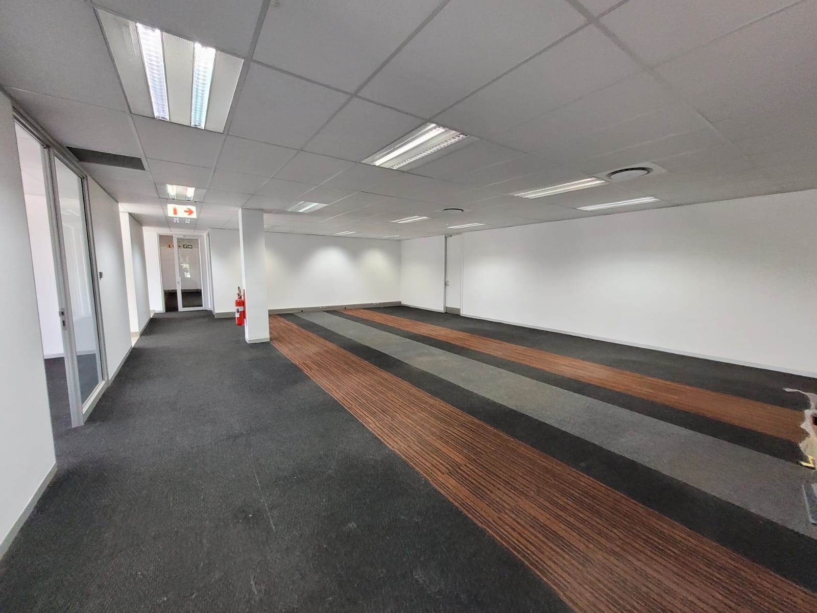 1000  m² Commercial space in Glen Marais photo number 9