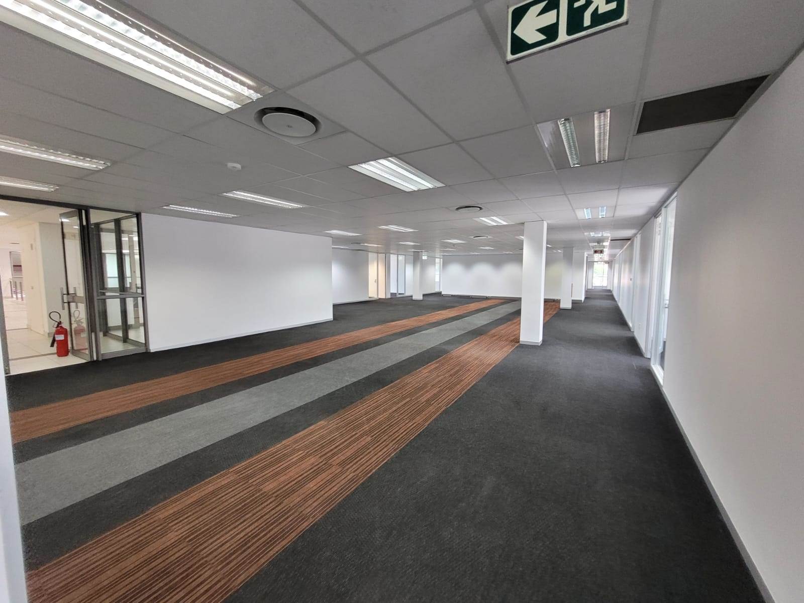 1000  m² Commercial space in Glen Marais photo number 7