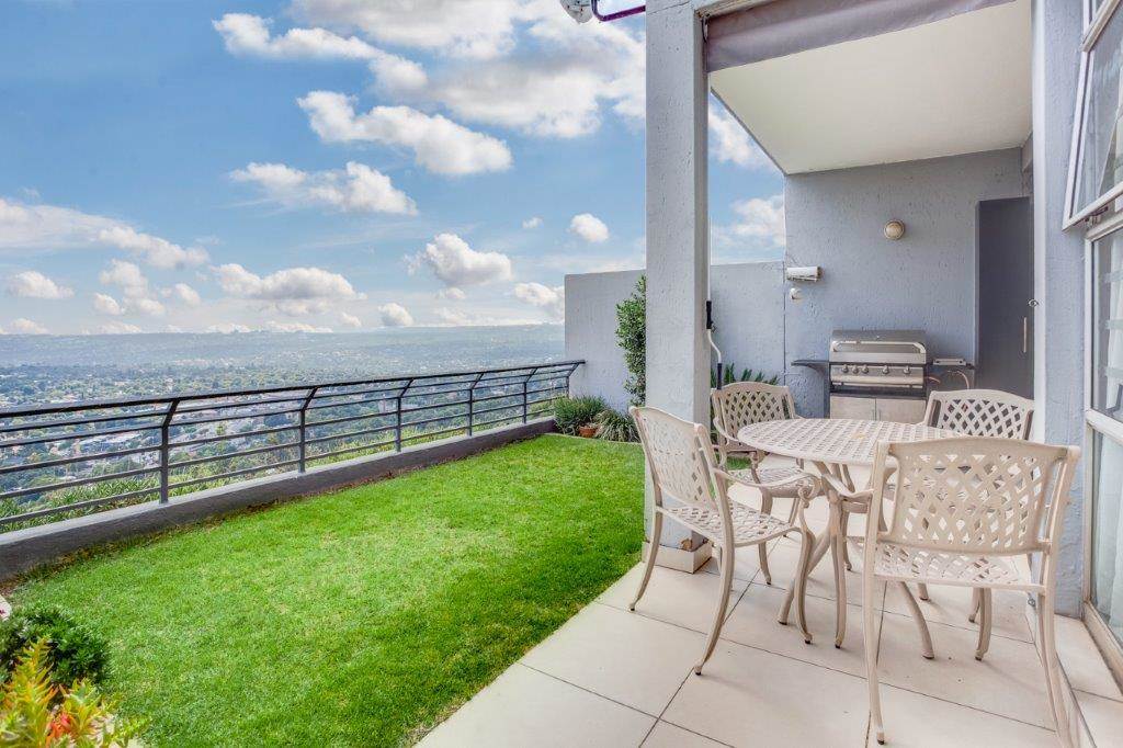 3 Bed Apartment in Northcliff photo number 2