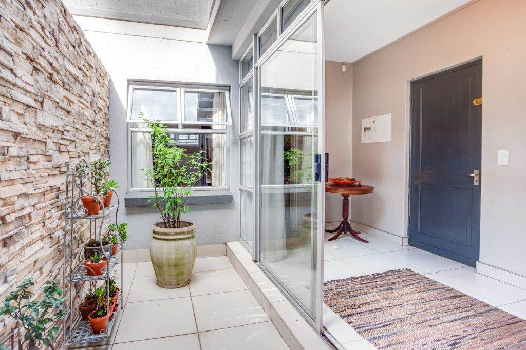 3 Bed Apartment in Northcliff photo number 17