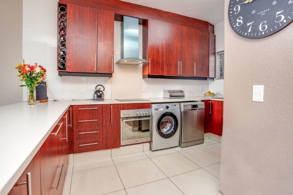 3 Bed Apartment in Northcliff photo number 18