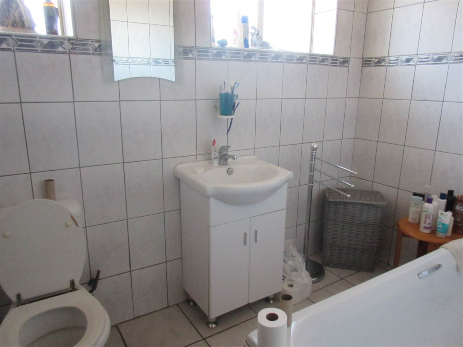 2 Bed Apartment in Wilkoppies photo number 7