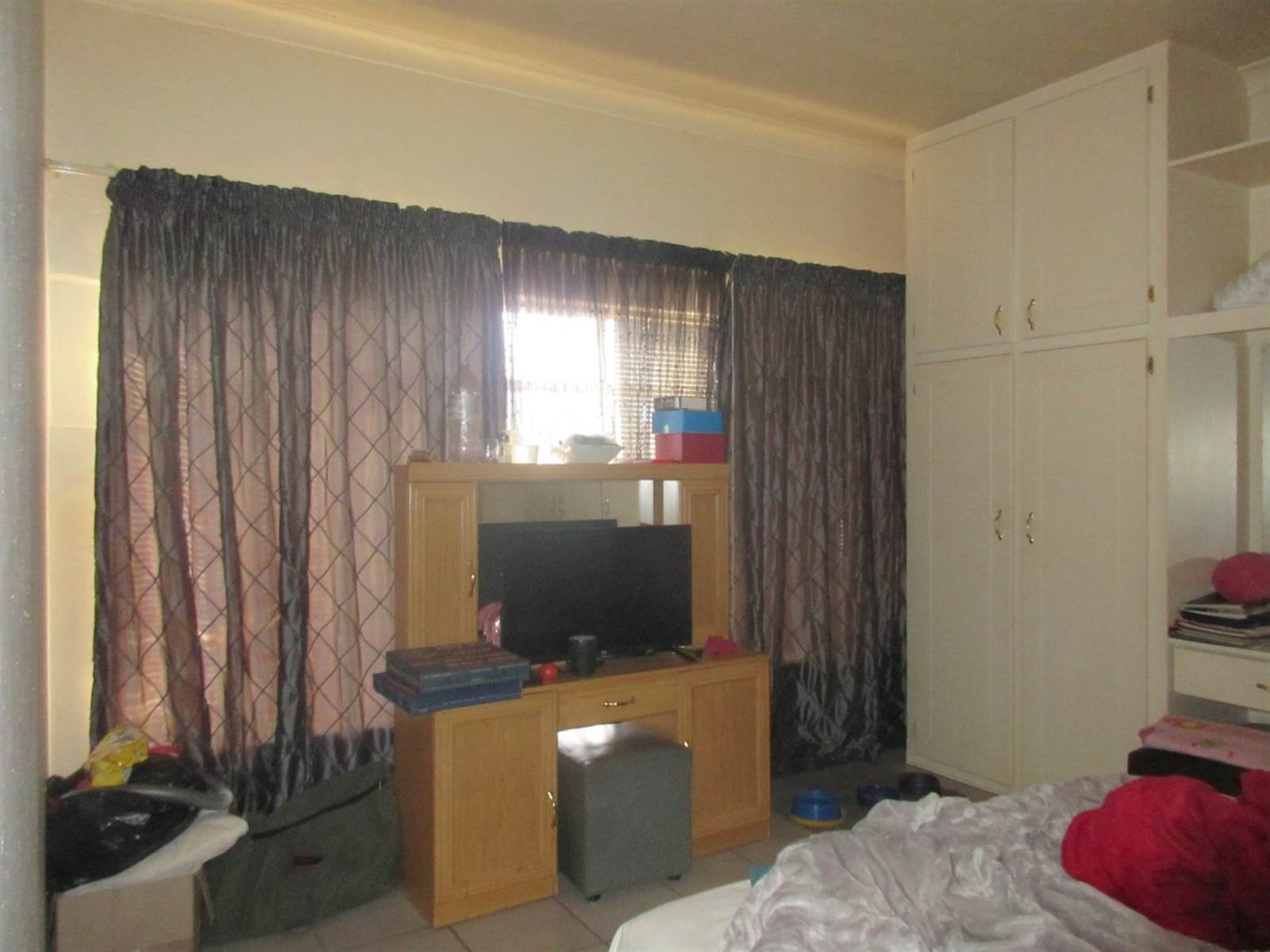 2 Bed Apartment in Wilkoppies photo number 6