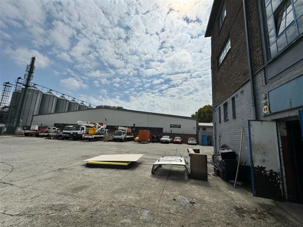 430  m² Industrial space