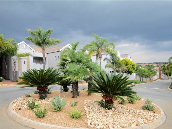 2 Bed Flat in Eagle Canyon Golf Estate