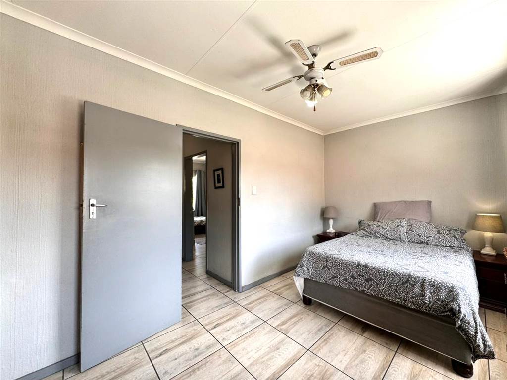 2 Bed Duplex in Garsfontein photo number 14
