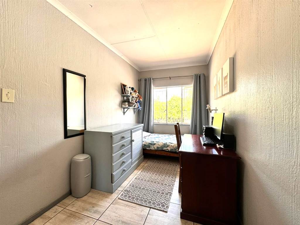 2 Bed Duplex in Garsfontein photo number 16