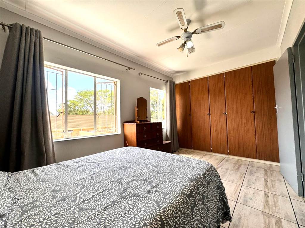 2 Bed Duplex in Garsfontein photo number 15