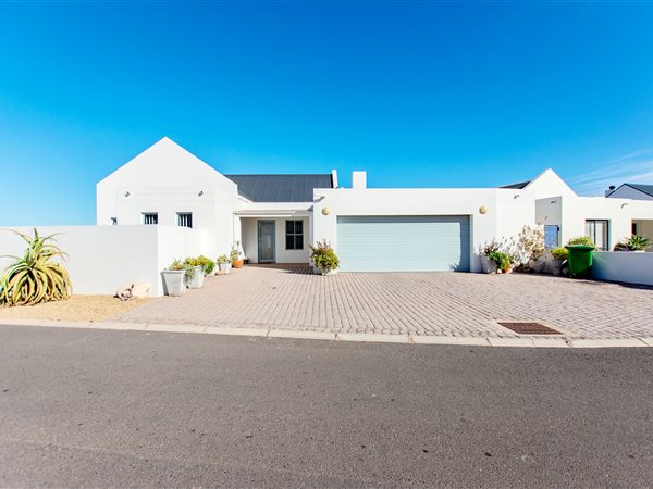 4 Bed House in Blue Lagoon