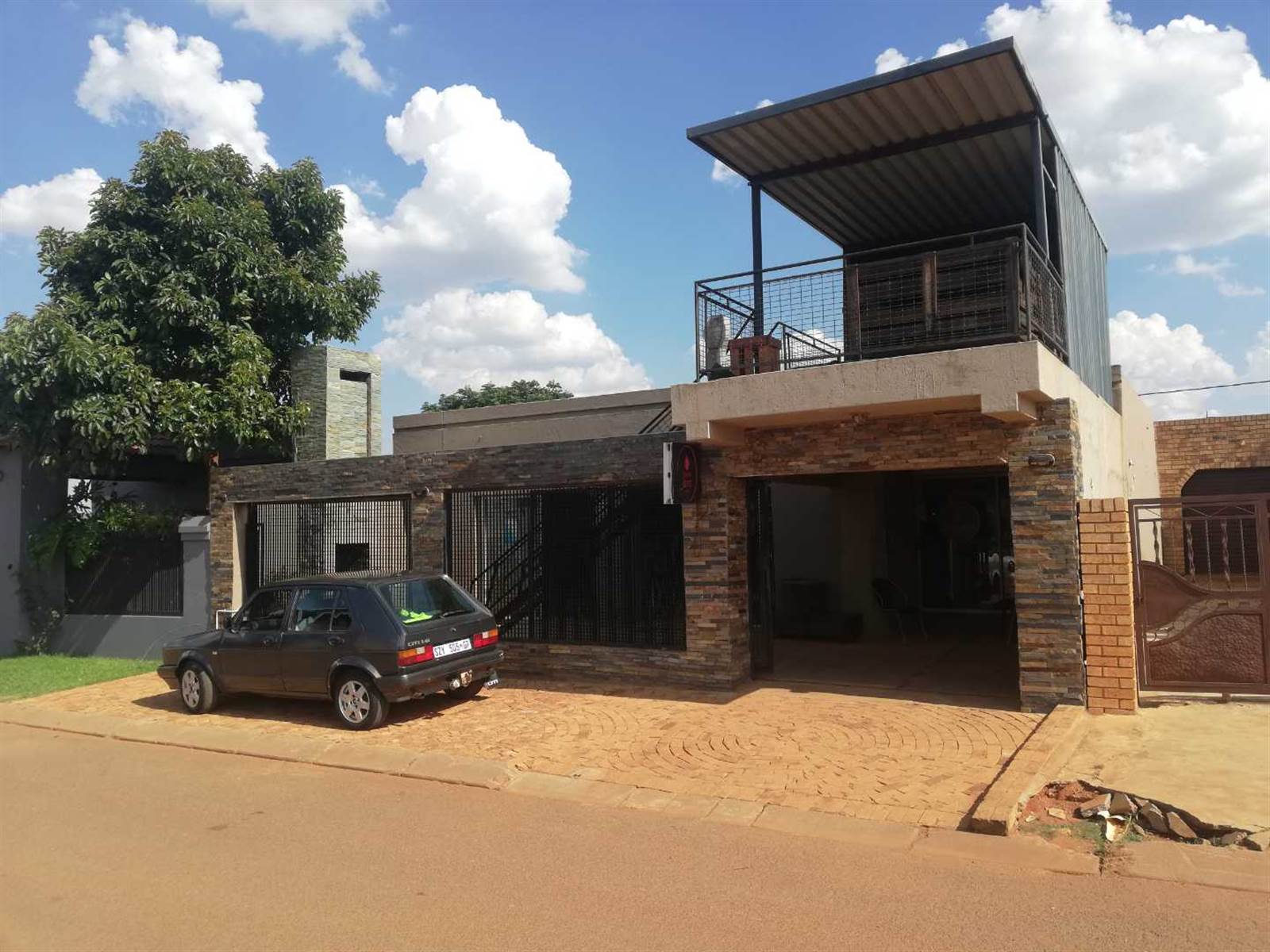 90  m² Commercial space in Orange Farm photo number 1