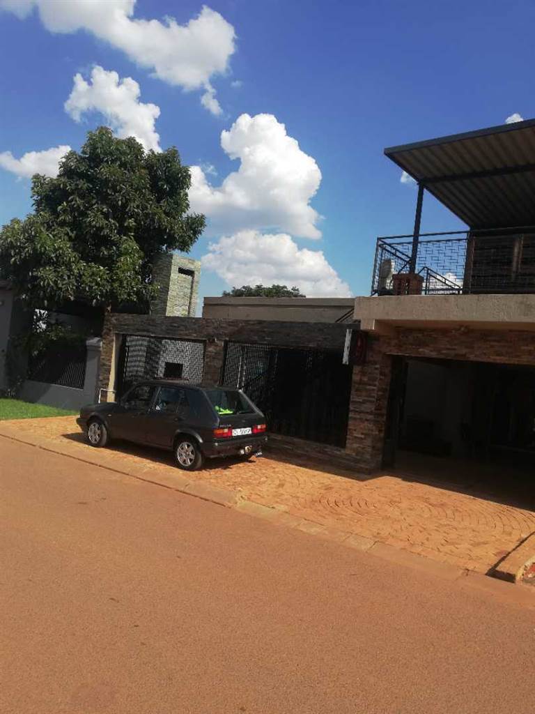 90  m² Commercial space in Orange Farm photo number 11