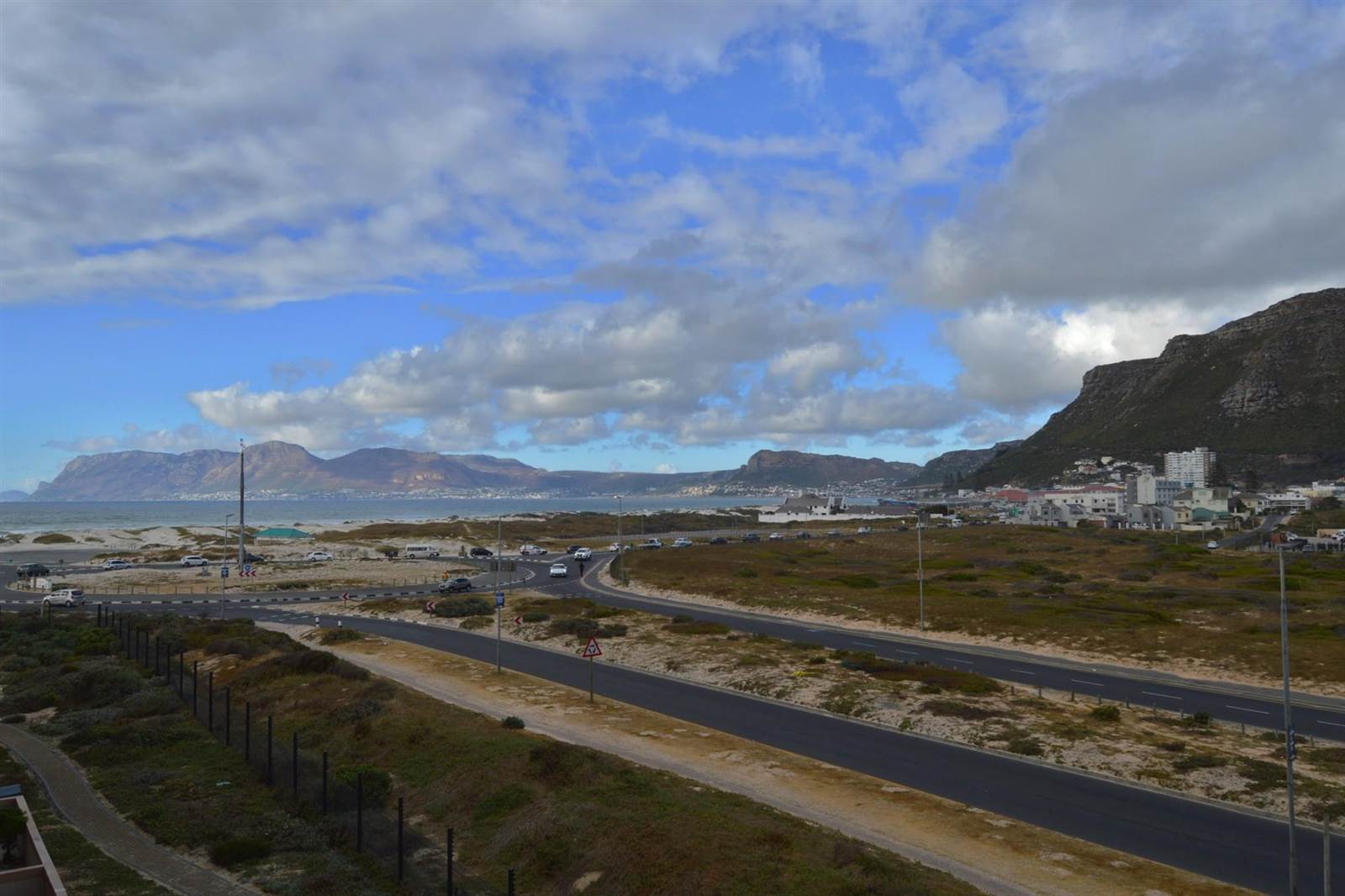 1 Bed Apartment in Muizenberg photo number 16