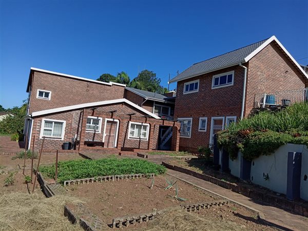 6 Bed House in Pinetown Central