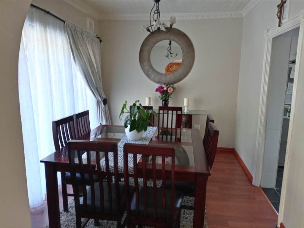 6 Bed House in Pinetown Central photo number 7