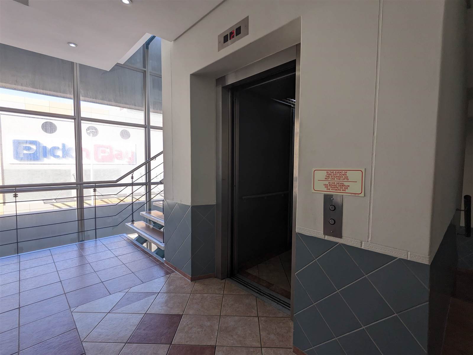427  m² Commercial space in Milnerton Central photo number 9