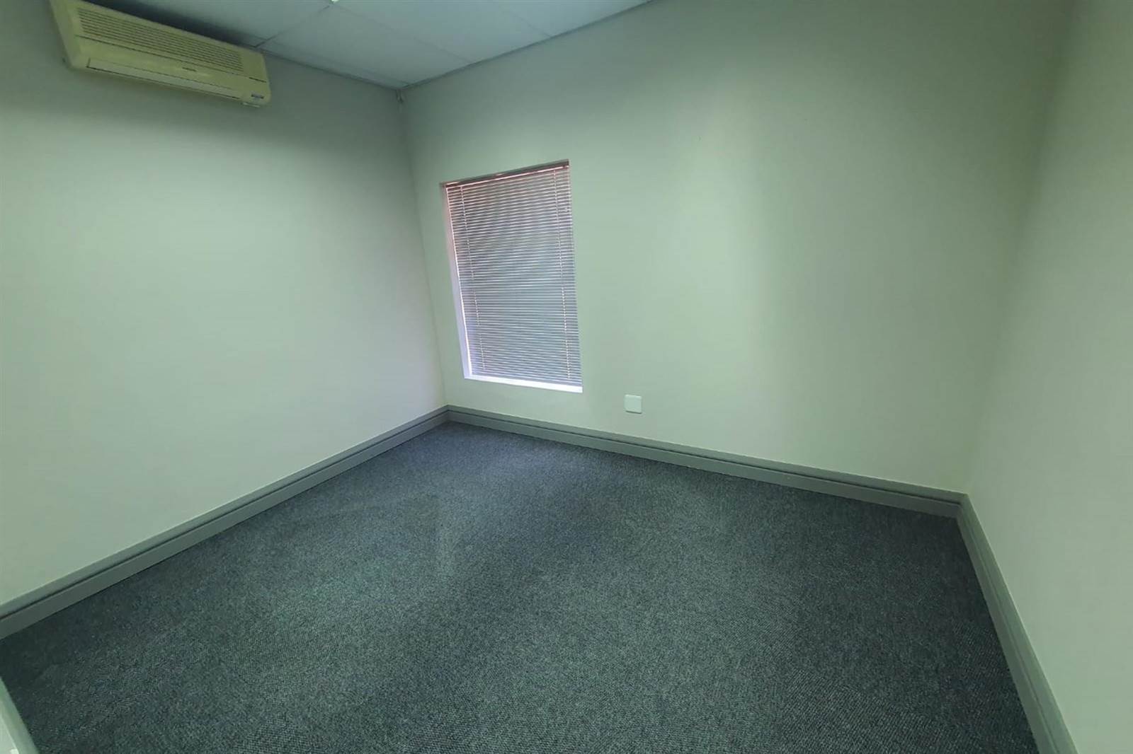 218  m² Commercial space in Newton Park photo number 12