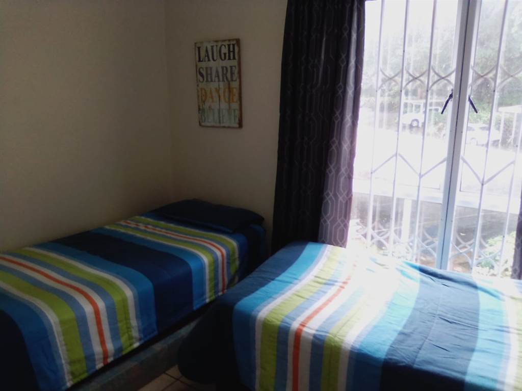 3 Bed Flat in Shelly Beach photo number 3