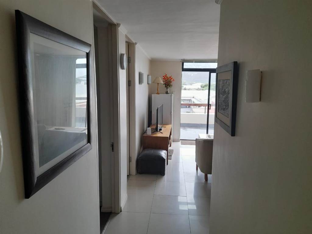 2 Bed Flat in Gansbaai and surrounds photo number 8