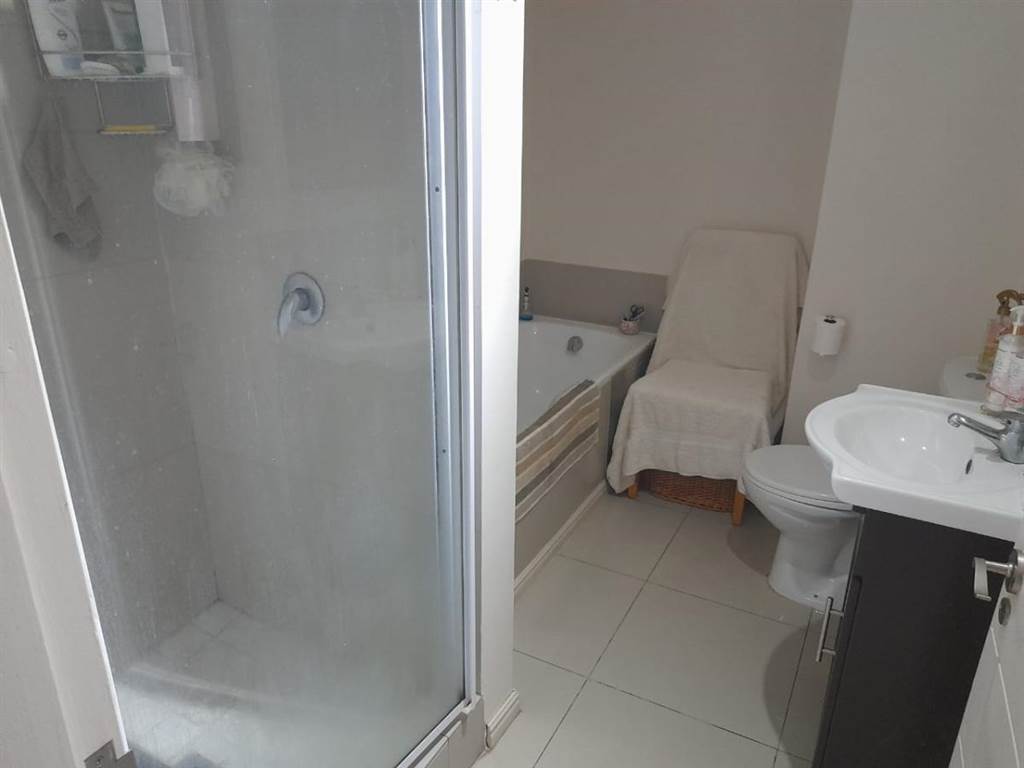 2 Bed Flat in Gansbaai and surrounds photo number 16