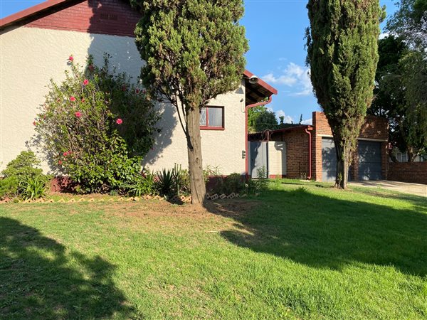 4 Bed House in Lombardy East