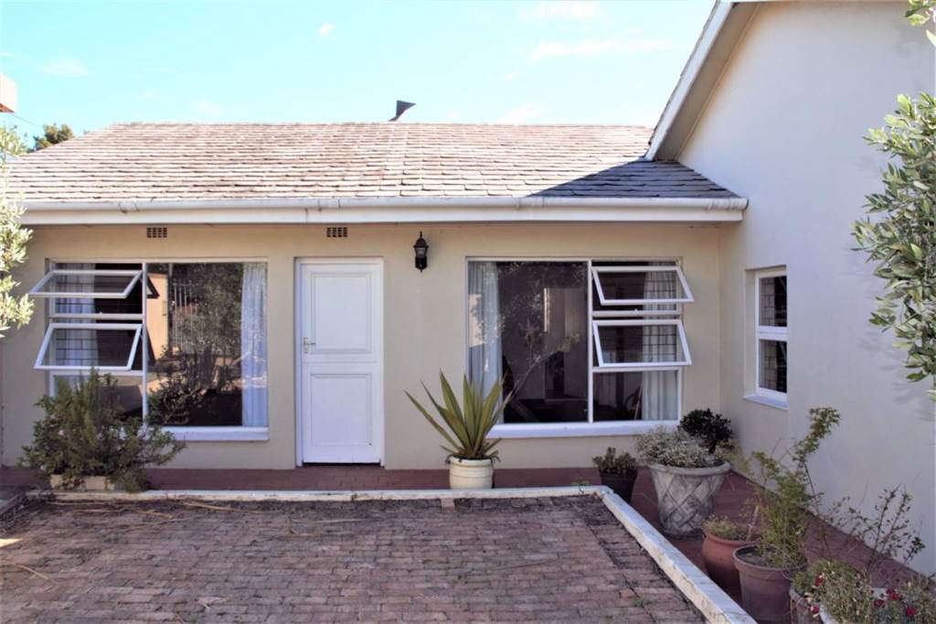 4 Bed House in Grabouw photo number 3