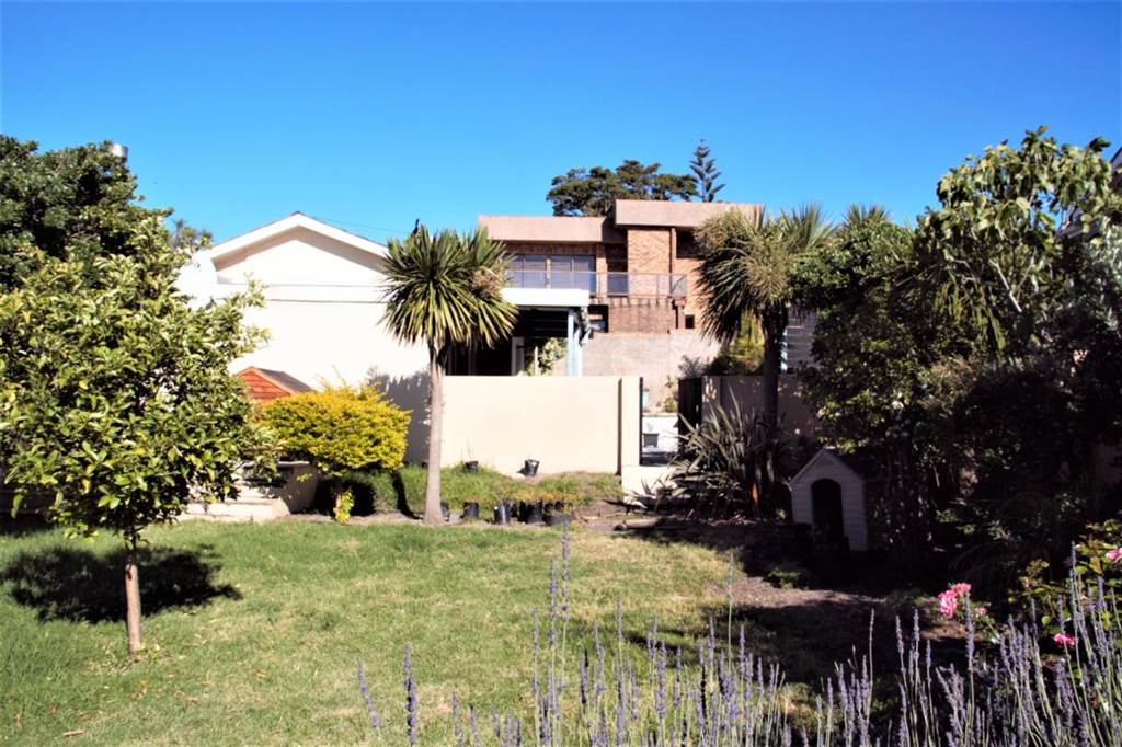 4 Bed House in Grabouw photo number 15