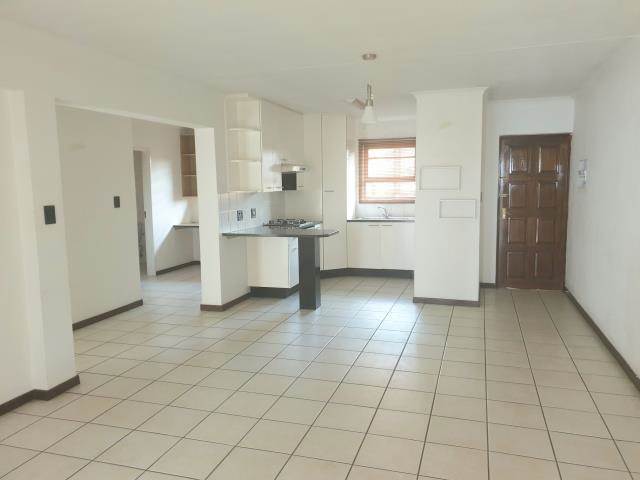 2 Bed Townhouse in Bedfordview photo number 1