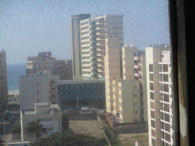 1 Bed Flat in Durban CBD photo number 2
