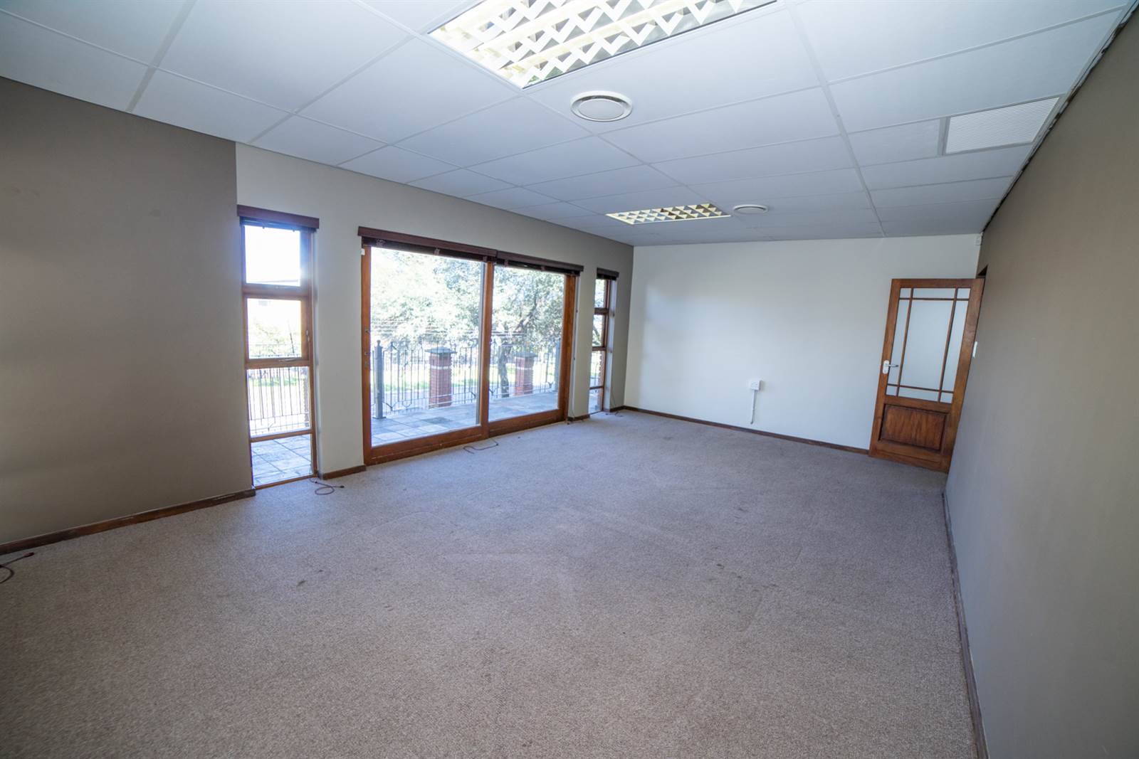 150  m² Office Space in Honeydew photo number 14