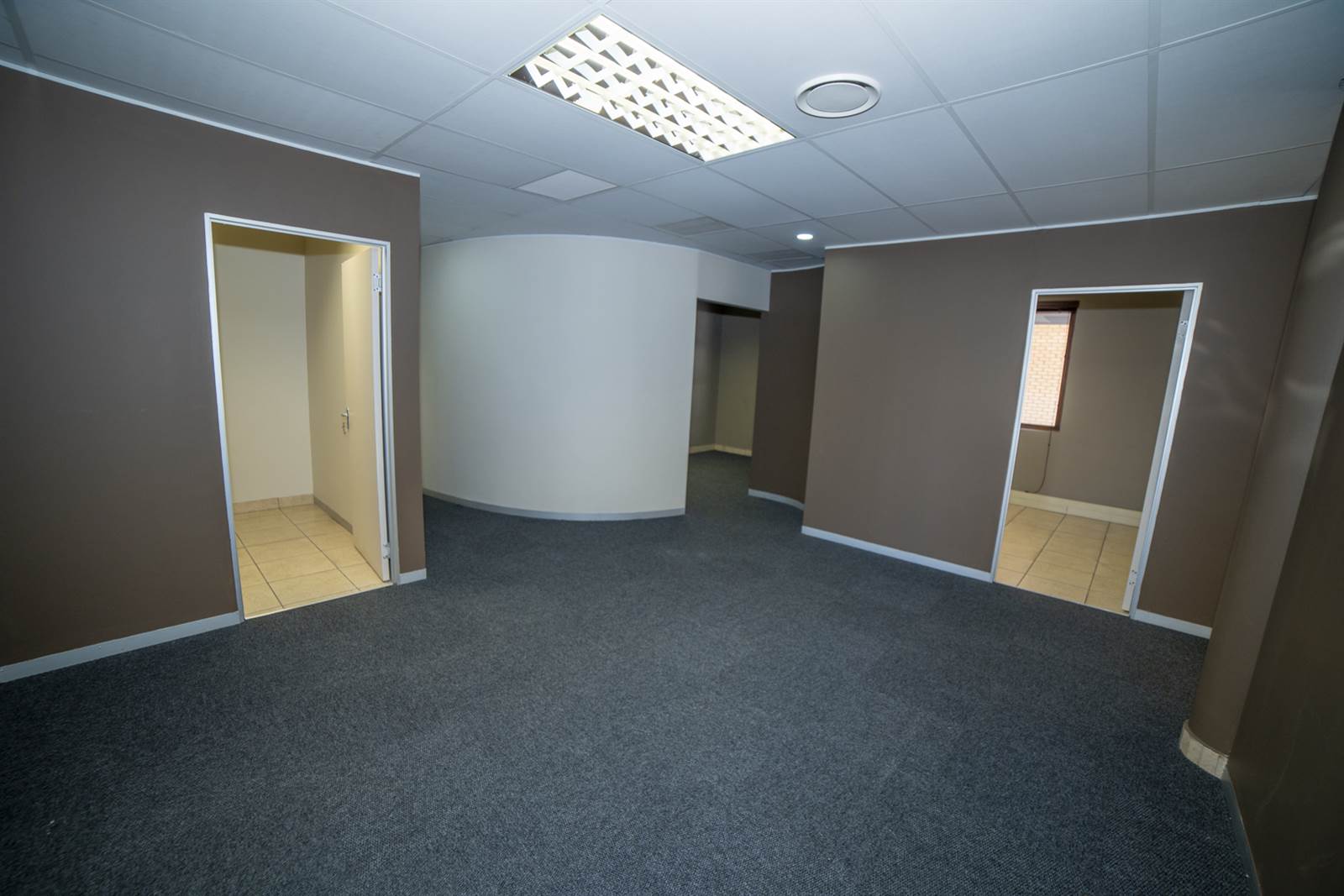 150  m² Office Space in Honeydew photo number 12