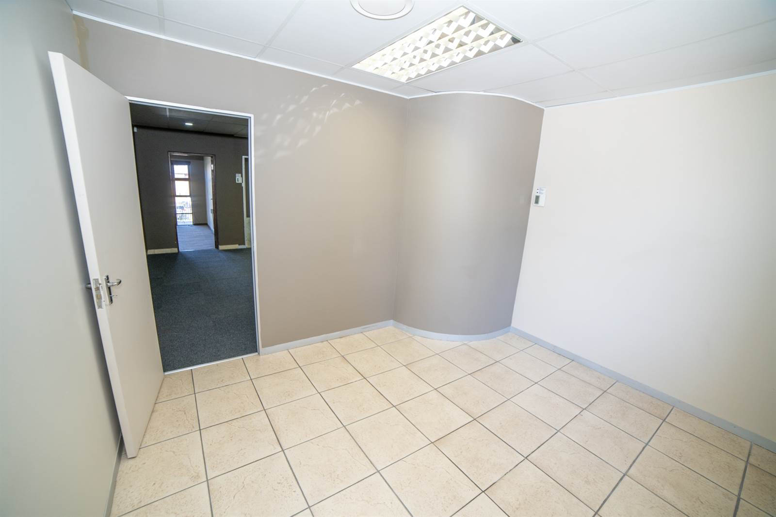 150  m² Office Space in Honeydew photo number 8