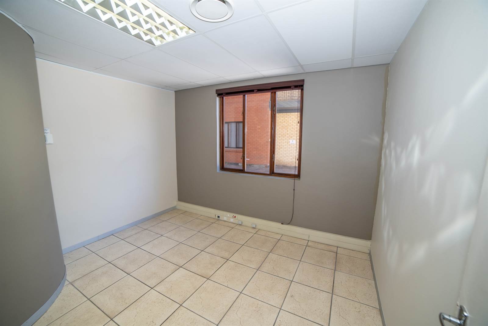 150  m² Office Space in Honeydew photo number 7