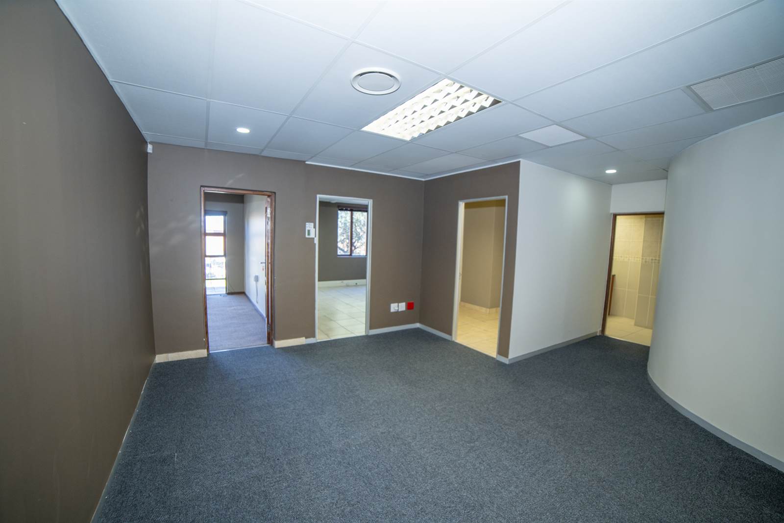 150  m² Office Space in Honeydew photo number 9