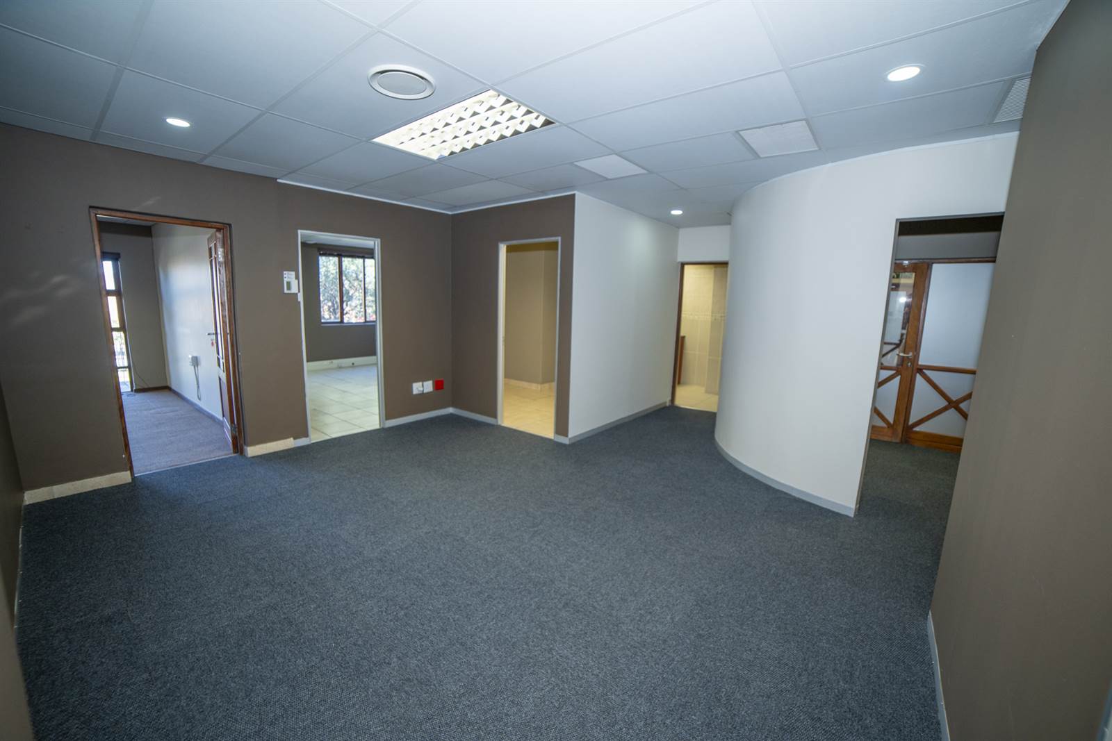 150  m² Office Space in Honeydew photo number 10