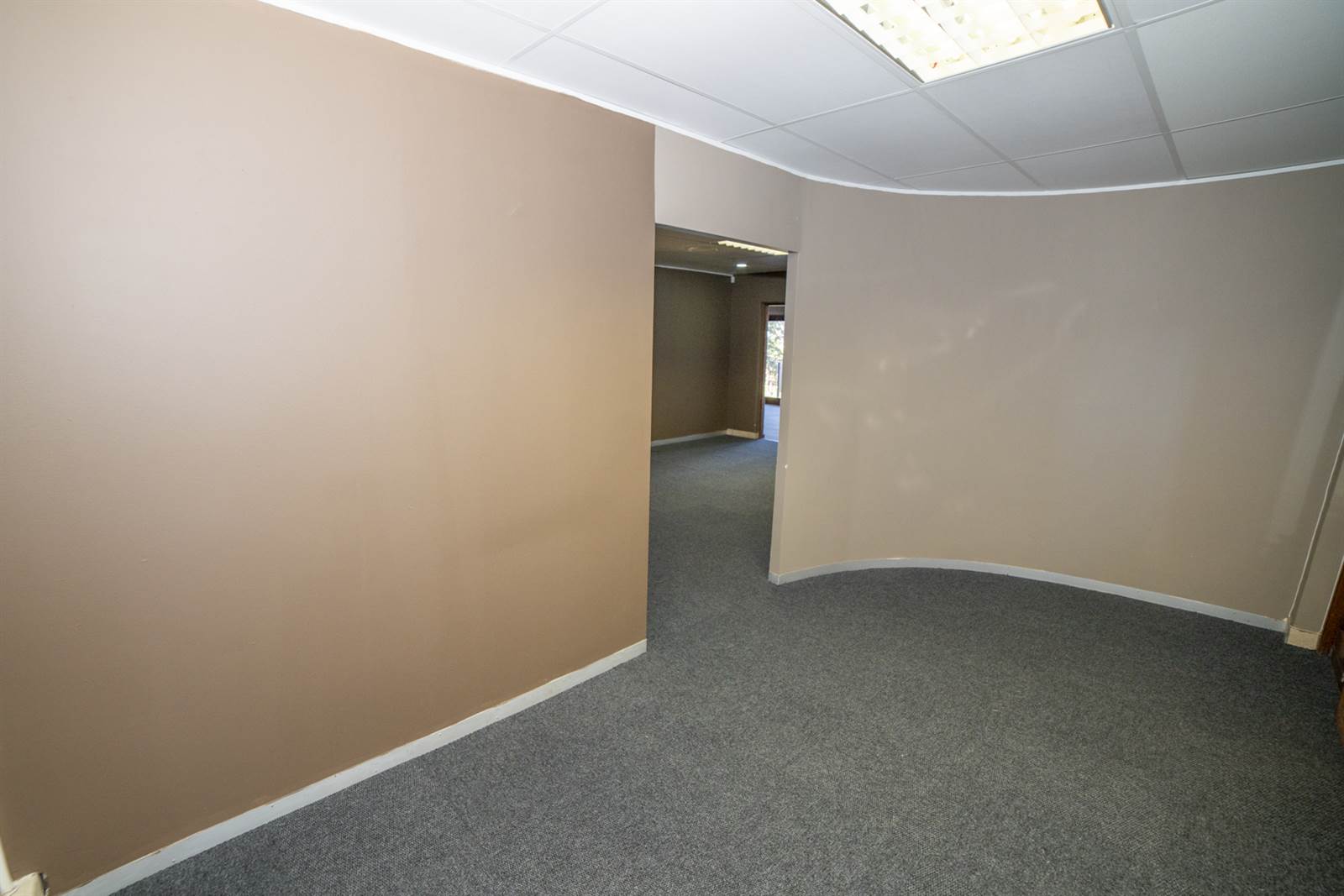 150  m² Office Space in Honeydew photo number 15