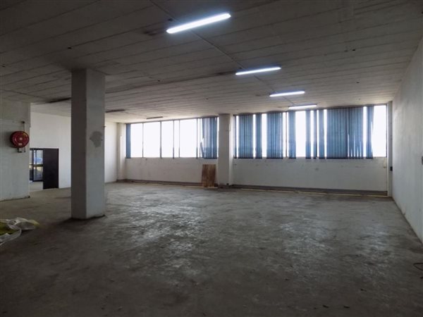 713  m² Industrial space