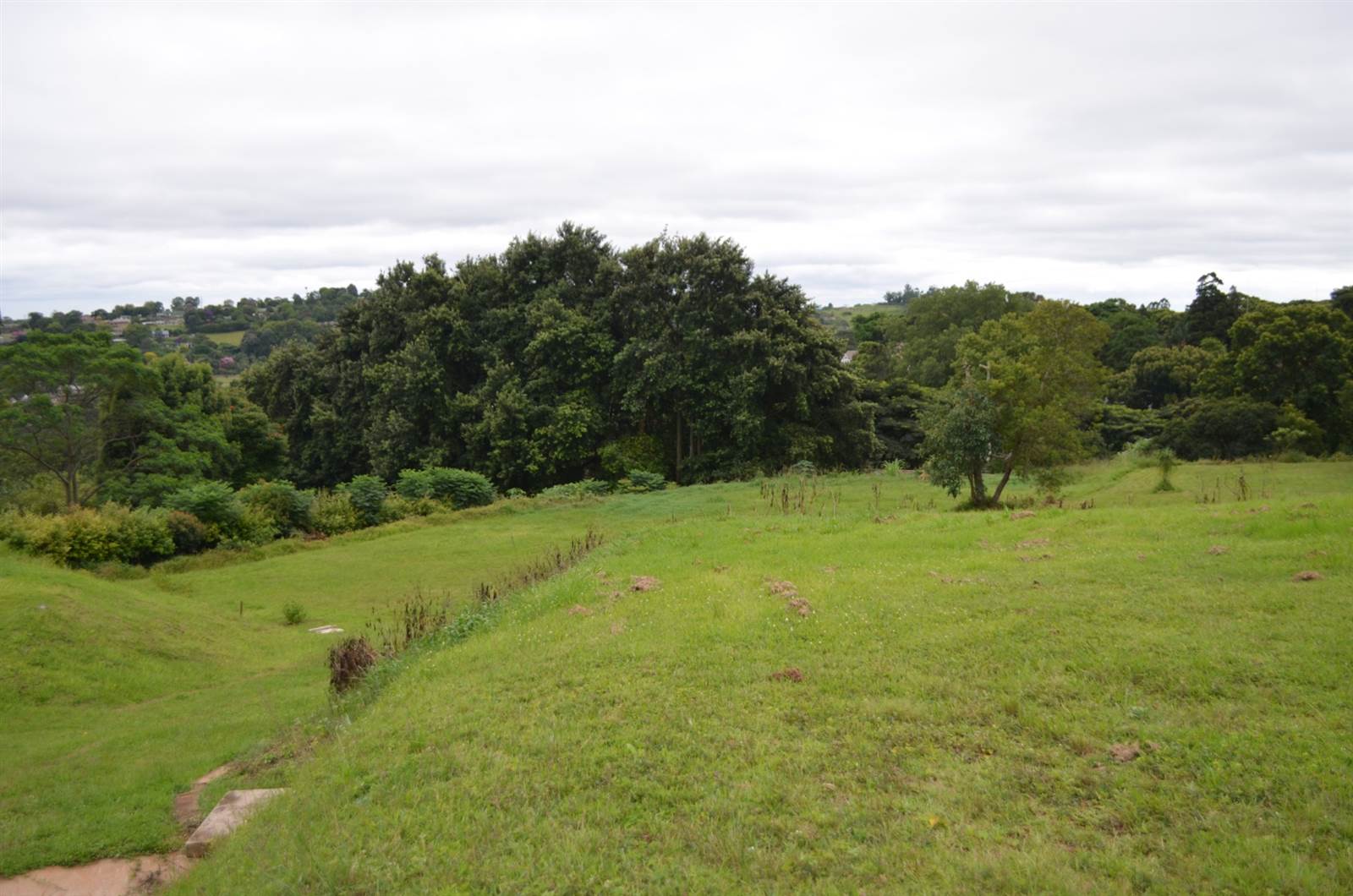 1800 m² Land available in Hillcrest Park photo number 1