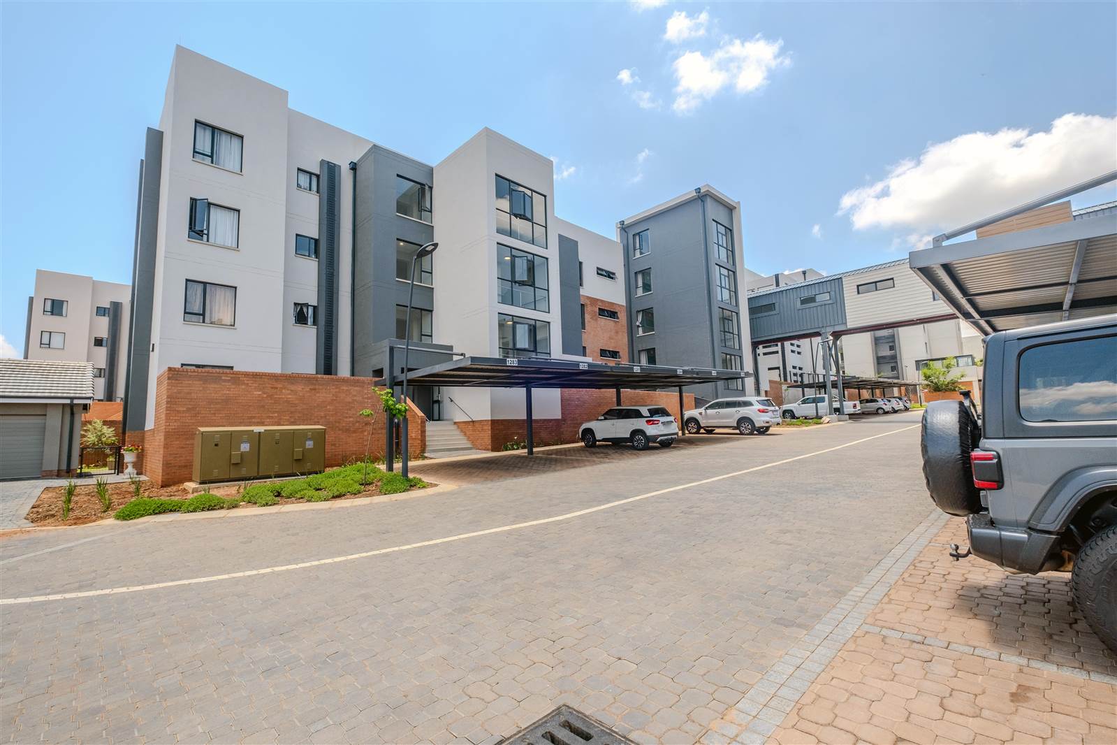 1 Bed Apartment in Waterkloof photo number 9