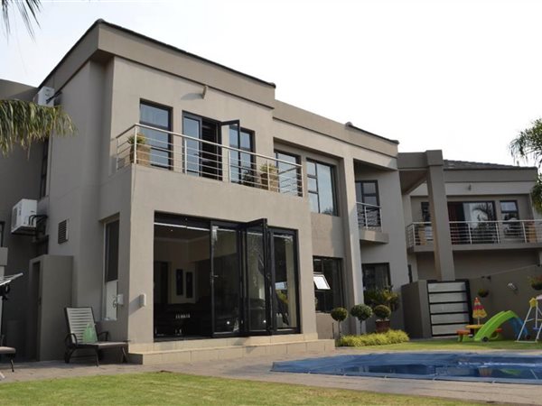 4 Bedroom House 4 Bedroom House