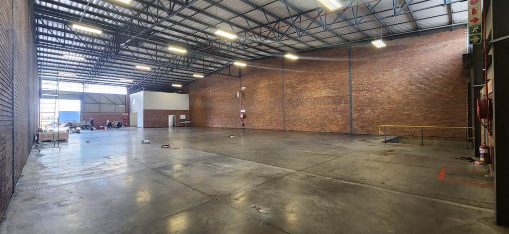 973  m² Industrial space in Pomona photo number 3