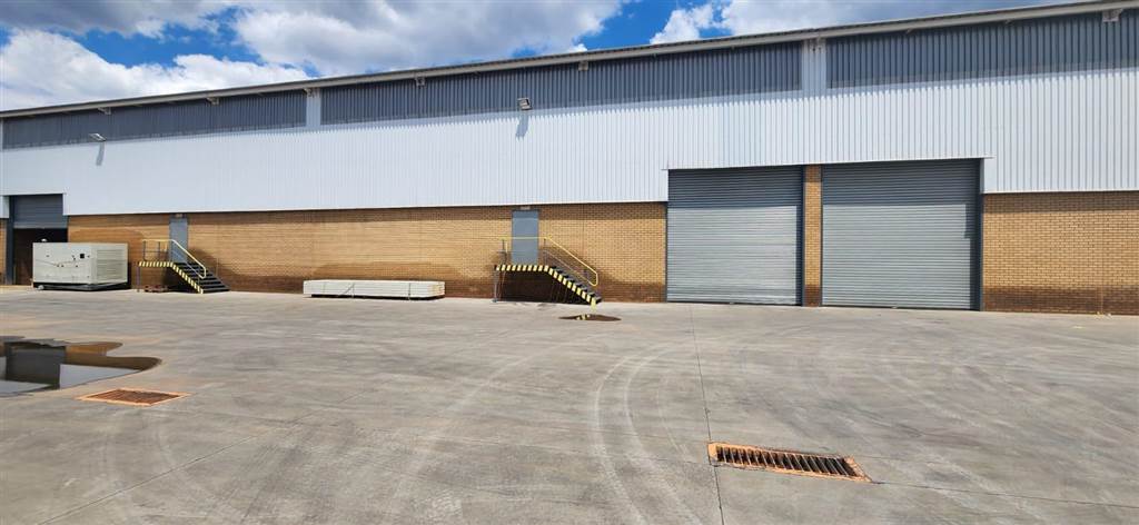 973  m² Industrial space in Pomona photo number 2