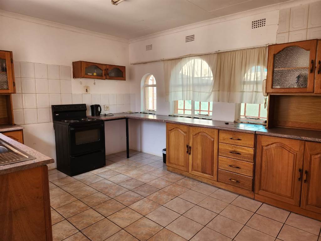 3 Bed House in Carletonville photo number 6