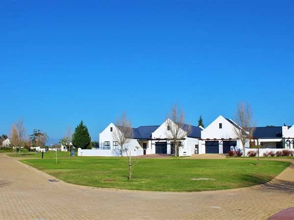 500 m² Land