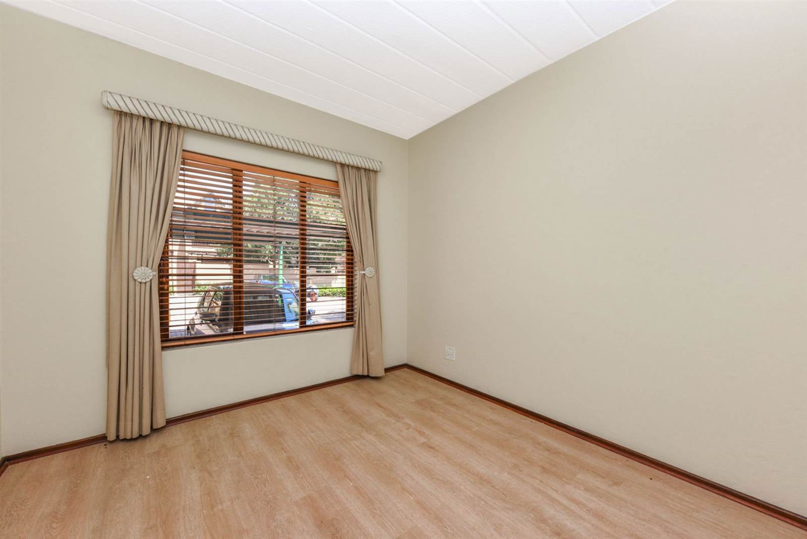 2 Bed Townhouse in Douglasdale photo number 8