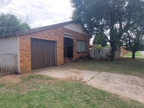 4 Bed House in Noycedale