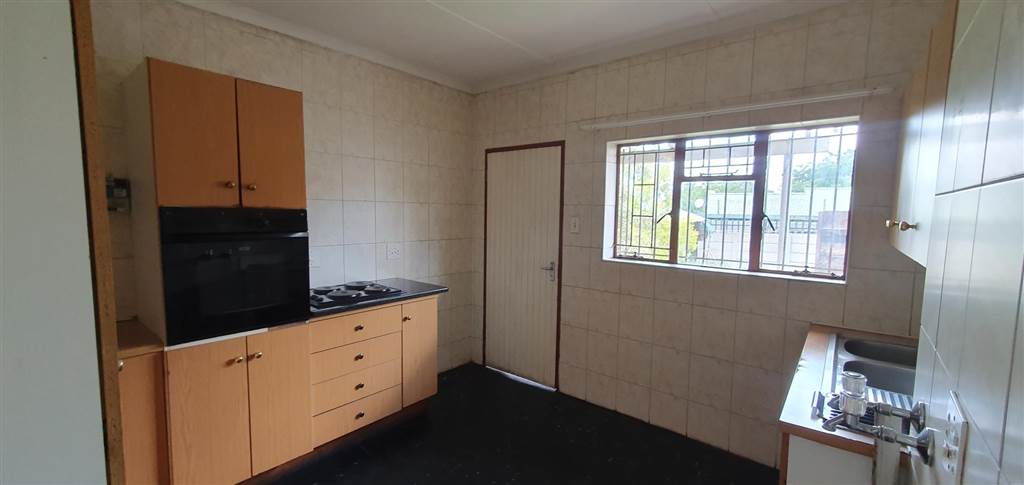 3 Bed House in Witbank Central photo number 9