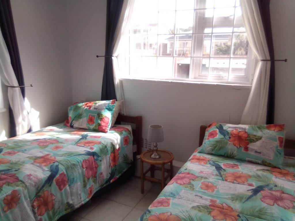 2 Bed Flat in Uvongo photo number 6
