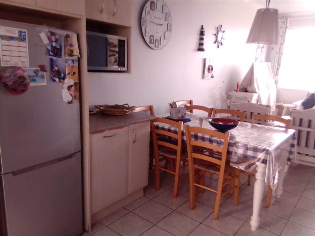 2 Bed Flat in Uvongo photo number 4