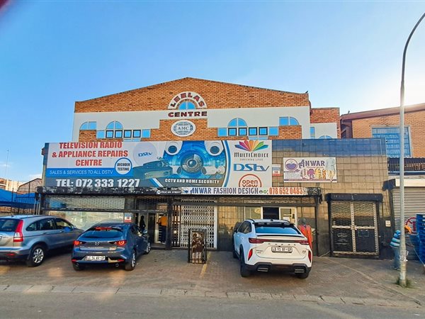 1 400 m² Retail Space 1 400 m² Retail Space